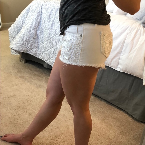 Shorts - Picture 2 of 7